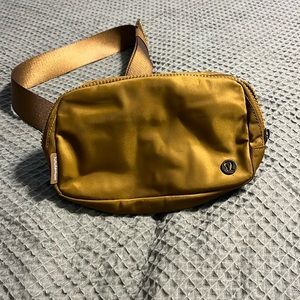 Lululemon Everywhere Beltbag brand new